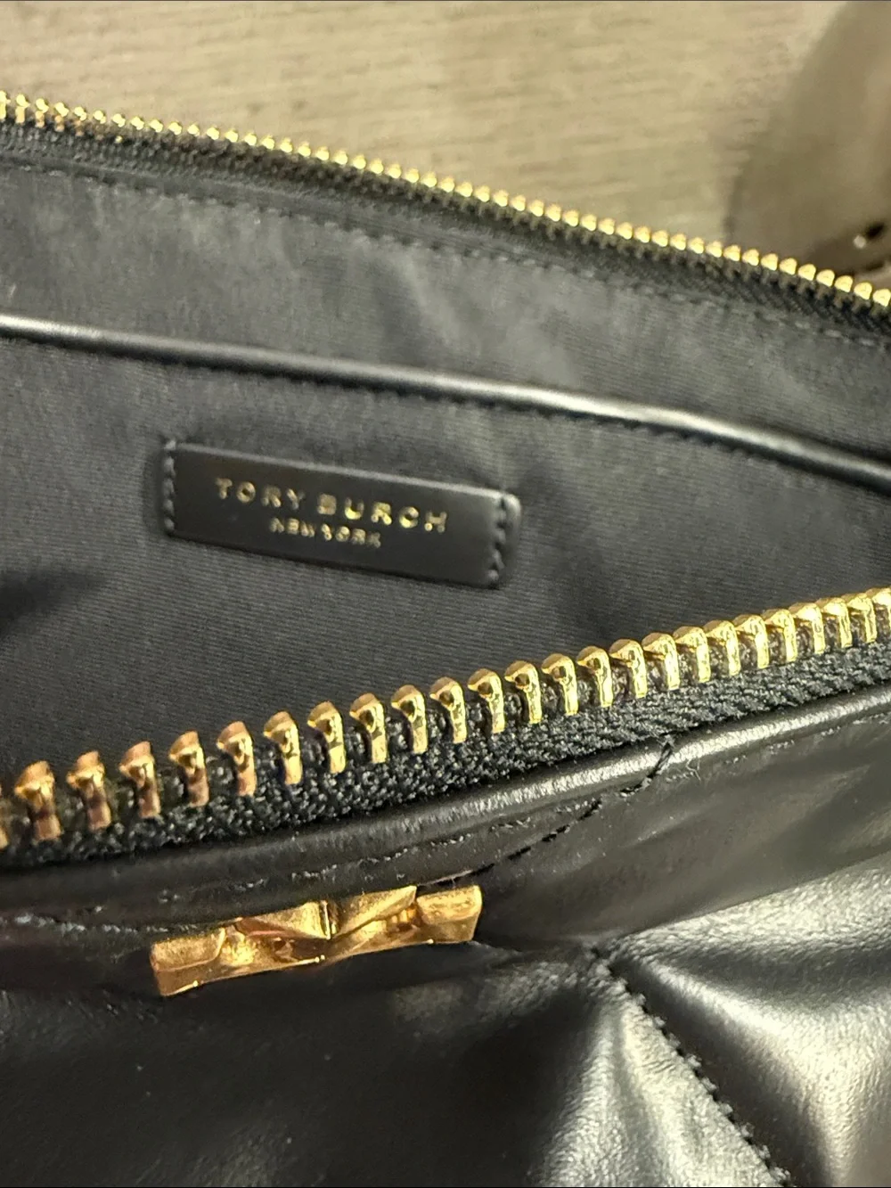 Tory Burch Black Quilted Leather Shoulder Bag with Gold Logo - Picture 3 of 4